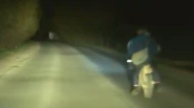 В Череповце пьяный водитель бросил мотоцикл и уплыл от полицейских