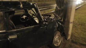 В Череповце пьяный водитель ВАЗа врезался в световую опору