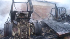 Два самосвала, автокран и четыре трактора сгорели в колхозе «Новленское»