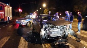 В Череповце водитель "Киа", нарушивший ПДД, врезался в "Хендай" и дерево