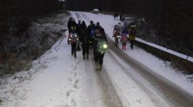 В Вытегорском районе детям приходится ходить в школу пешком по неосвещенной дороге из-за аварийного моста