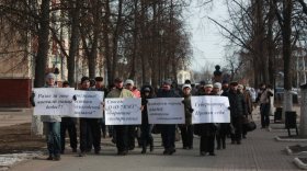  В Вологде работники машзавода вышли на митинг против новых увольнений