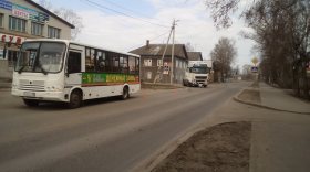 В Соколе грузовик врезался в автобус с пассажирами