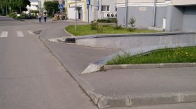 Администрация Вологды не восстановила в обещанный срок тротуар на Набережной VI Армии
