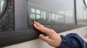 Череповецкая полиция сняла с рейса автобус с вываливающимся стеклом