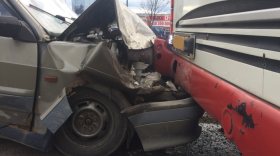 В Череповце пьяный водитель ВАЗа врезался в автобус с пассажирами