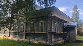 Новый сезон Том Сойер Феста в Тотьме: волонтёры красят дом в центре города и приглашают всех желающих присоединиться