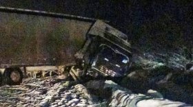 Лада и грузовик столкнулись в Шекснинском районе: погибли двое 