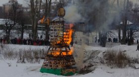 Масленица в Вологде: шоу резчиков по льду, квесты и праздники в микрорайонах