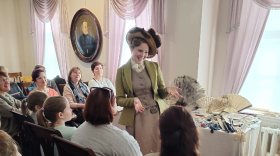Интерактивная лекция о старинных женских аксессуарах пройдет в Вологде 28 мая