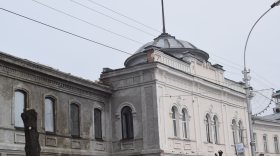 Снятый с крыши гостиницы «Пассаж» в Вологде купол обещают вернуть на место