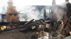 В Белозерском районе жители из-за паники забыли вызвать пожарных