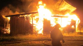 В Череповецком районе сгорела двухэтажная дача с баней