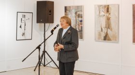 Владелец галереи «Красный мост» Нинель Комина передает коллекцию картин городу Вологде