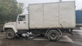 Двое вологжан на арендованной машине украли аккумуляторы с чужого грузовика