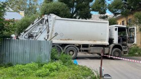В Вологде мусоровоз задавил пожилую женщину
