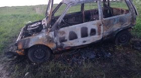 В Вологодском районе сгорел автомобиль «Ока», оставленный на обочине
