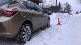 В Сокольском районе автомобиль сбил школьника, который катался на лыжах