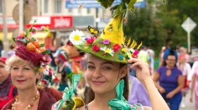 Мастер-классы по изготовлению карнавальных шляп пройдут в Вологде 22 и 23 апреля