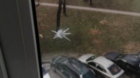 Житель Череповца стрелял из травматического пистолета по окнам соседского дома