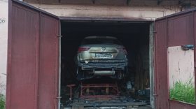 В Вологде автомобиль «Фольксваген Тигуан» загорелся в гараже