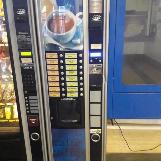 Пьяный вологжанин чуть не разбил кофейный автомат в торговом центре и ударил охранника