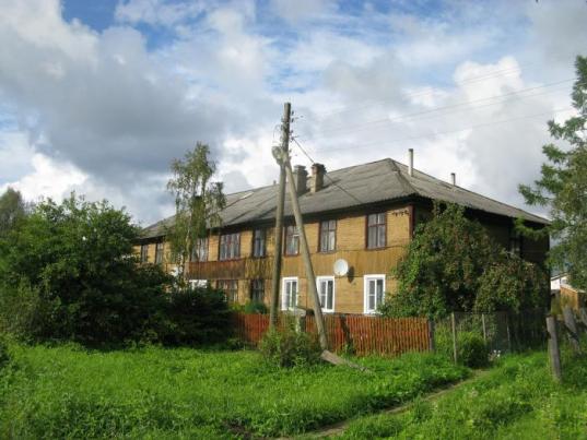Жители поселка Белоусово Вытегорского района добились ремонта своего дома через прокуратуру