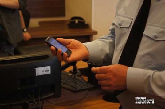В Вожегодском районе должник не захотел отдавать приставам свой смартфон