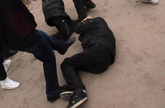 В Вологде двое парней и трое девушек жестоко избили молодого человека 