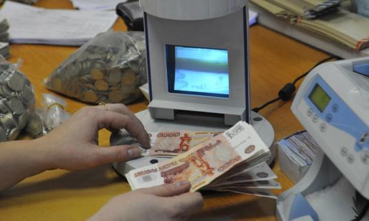 В Череповце кассир банка спасла пенсионерку от мошенников