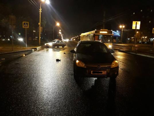 В Череповце "Опель" на  нерегулируемом пешеходном переходе сбил мужчину: пострадавший в коме
