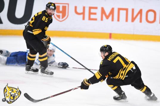 Хоккейная "Северсталь" проиграла казахстанскому «Барысу» со счетом 3:5