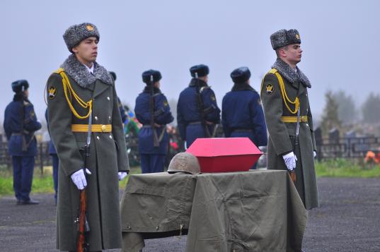 В Вологде на Козинцинском кладбище похоронили красноармейца, погибшего в 1943 году