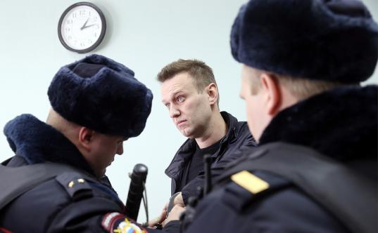 ЕСПЧ обязал российские власти выплатить Навальному компенсацию за незаконные задержания