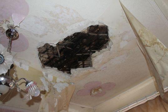 Прокуратура обязала чиновников Чагоды отремонтировать муниципальное жилье, в котором обрушился потолок