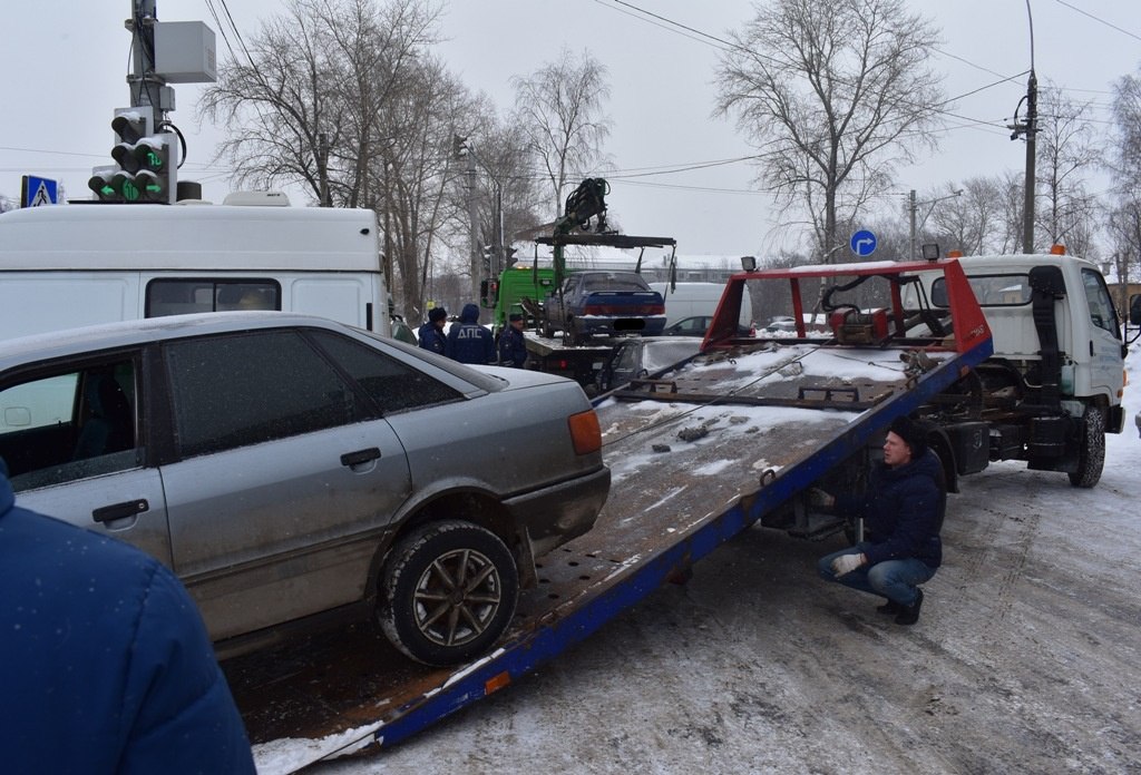 Вологодские приставы ловили водителей-должников на дороге