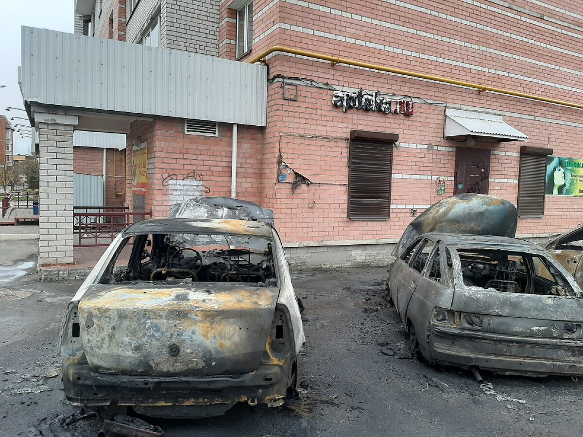 В Череповце ночью сгорели три машины