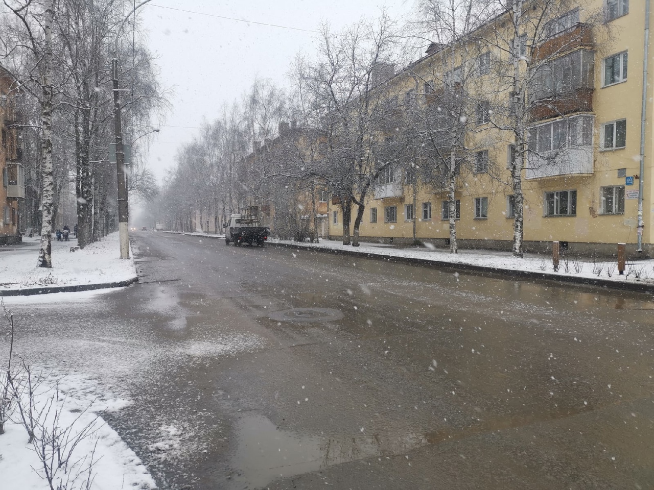Прогноз вологда сегодня. Первый снег Вологда. Фото Вологда сегодня снегопад центр города. Снег в Вологде февраль в Вологде.