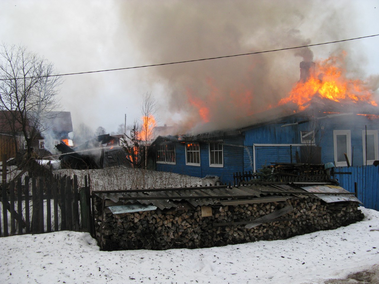 Погода в никольске на 10 дней. Пожар в Никольске Вологодской. Пожар в Никольске Вологодской области вчера. Пожарные Никольск Вологодская область. Происшествия Никольск Вологодская область.