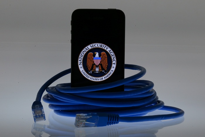 Студентам вологодского вуза сказали не пользоваться айфонами, потому что информация с них уходит в ЦРУ