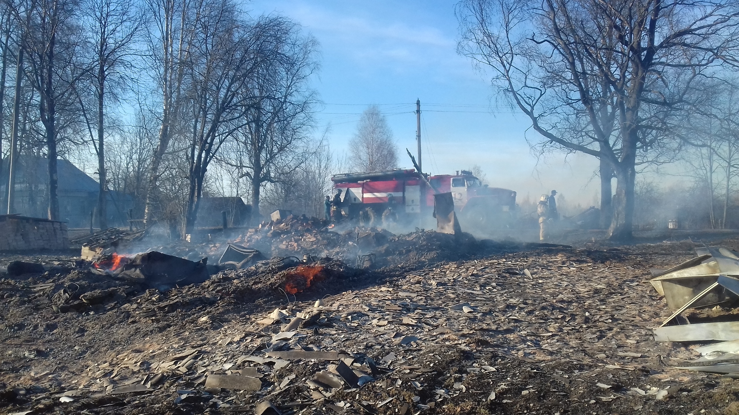 В деревне Шепелево Череповецкого района сгорело шесть дачных домов, три  бани и гараж | 23.04.2019 | Вологда - БезФормата