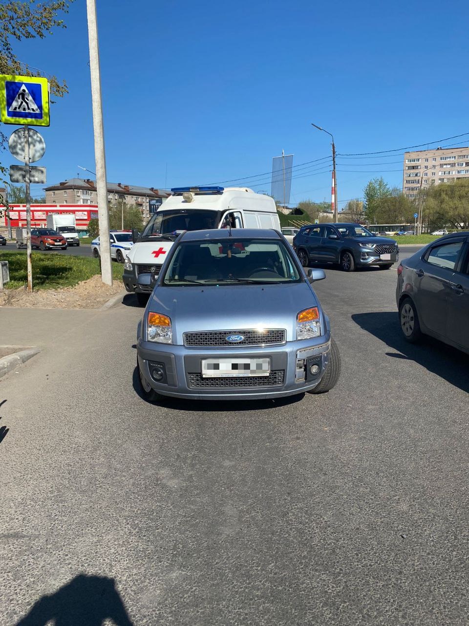 В Череповце на пешеходном переходе машина сбила инвалида-колясочника |  14.05.2023 | Вологда - БезФормата