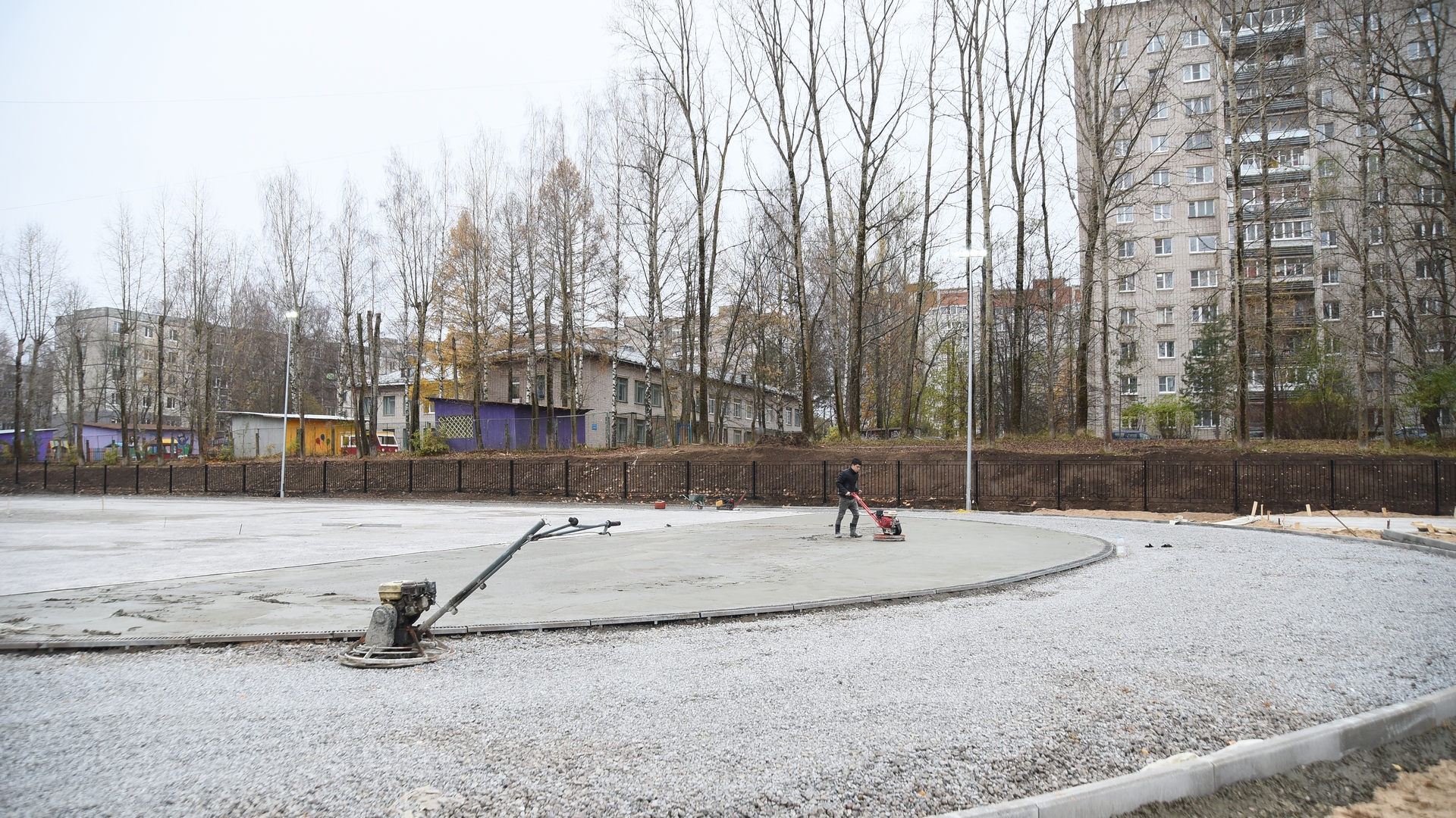 В Вологде продолжается строительство «умного» стадиона у школы №28 |  30.10.2022 | Вологда - БезФормата