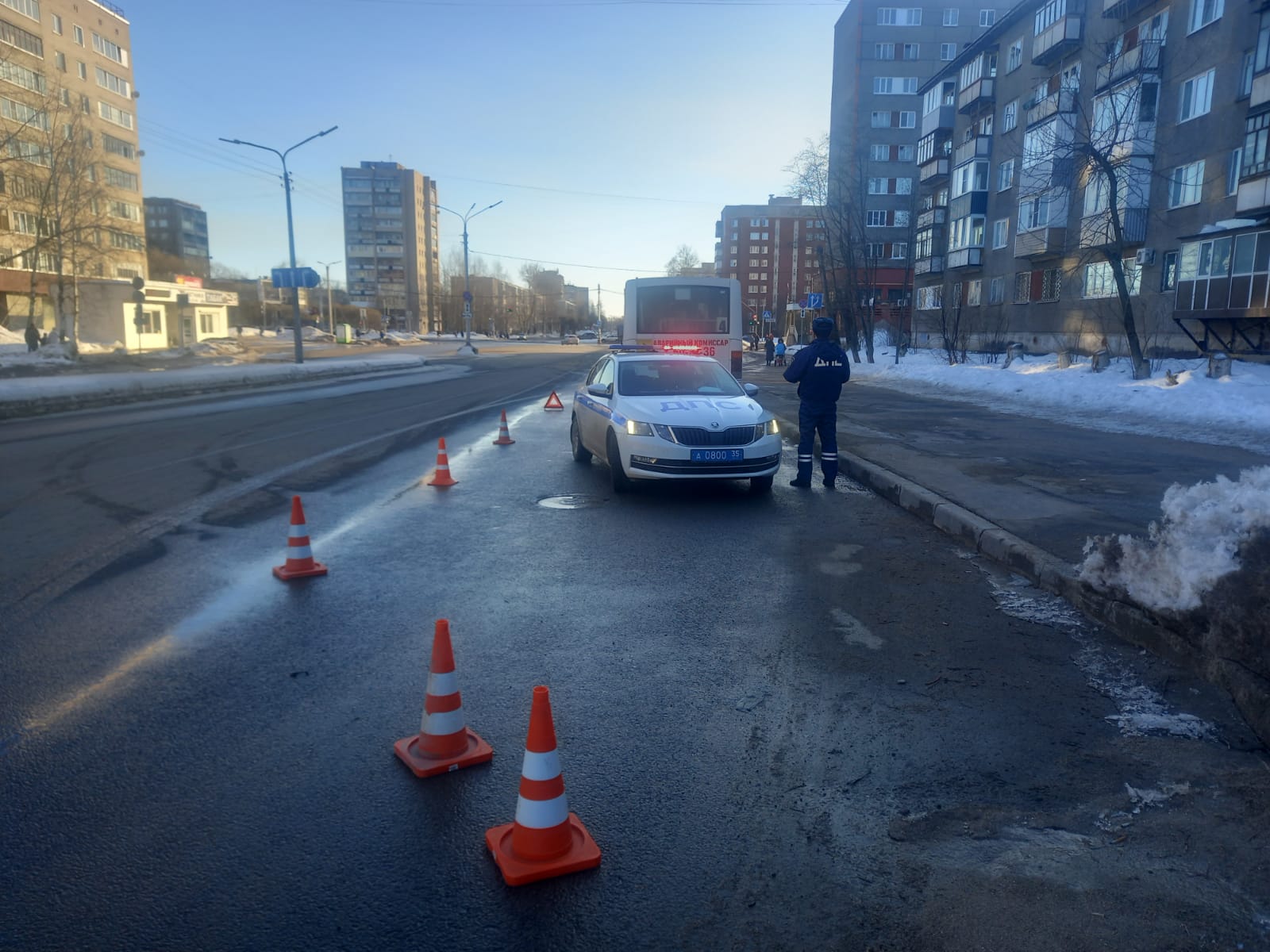 В Череповце автобус сбил 15-летнюю школьницу на пешеходном переходе |  18.03.2022 | Вологда - БезФормата