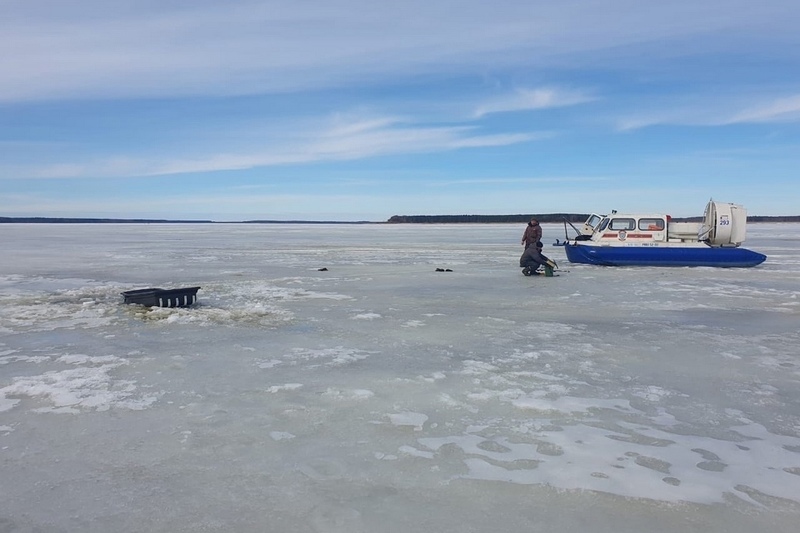 Выход на лед на рыбинском водохранилище