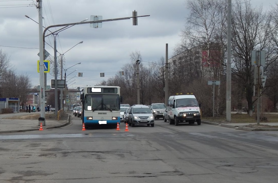 Автобус 3 череповец. Автобусы Череповец. Светофор Череповец. Автобусы Череповец фото.