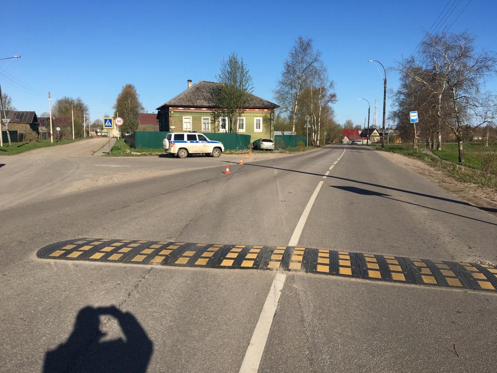 В Белозерске пьяный водитель въехал в забор жилого дома | 20.05.2022 |  Вологда - БезФормата