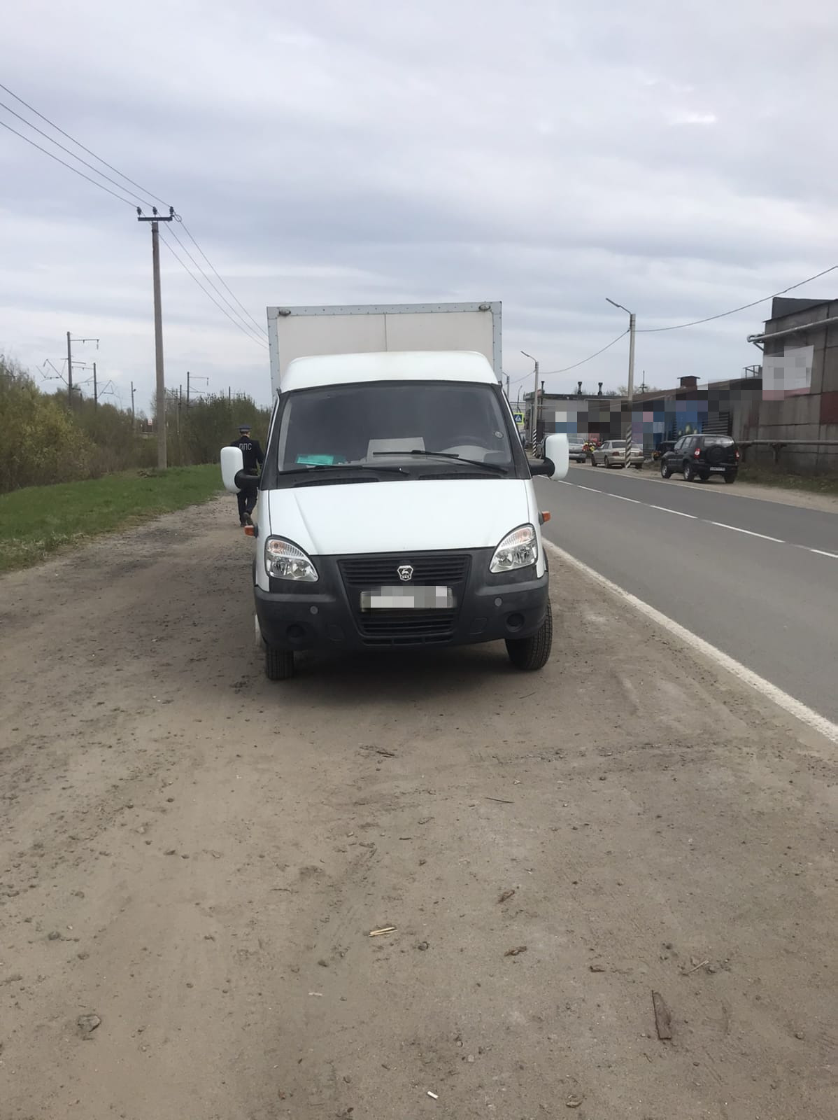 В Череповце автомобиль «Сааб» врезался в столб, уходя от столкновения |  13.05.2022 | Вологда - БезФормата