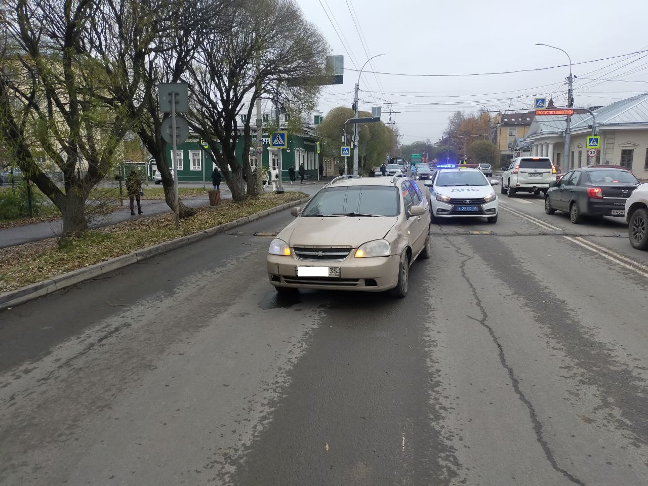 В Вологде ребёнок попал в больницу после ДТП на улице Чернышевского |  27.10.2022 | Вологда - БезФормата