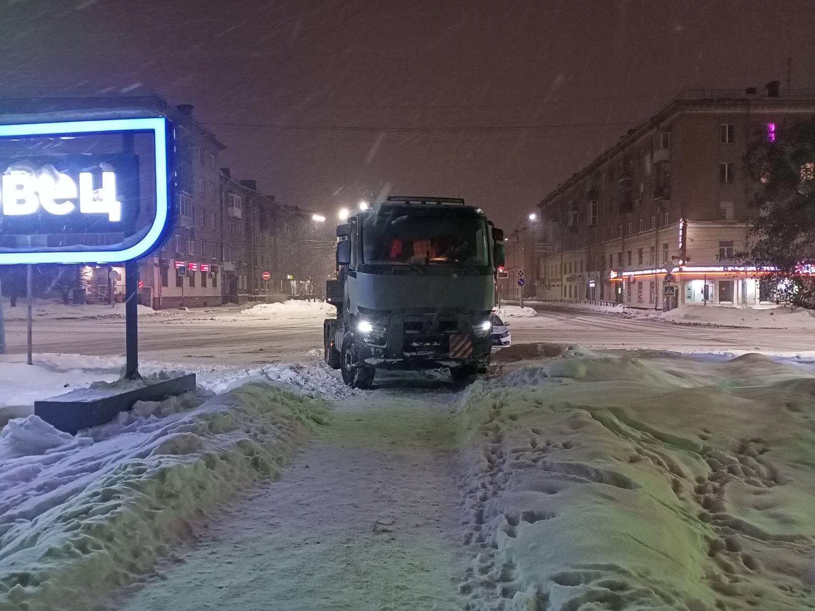 В Череповце водитель фуры попал в ДТП и скончался по дороге в больницу |  08.02.2022 | Вологда - БезФормата